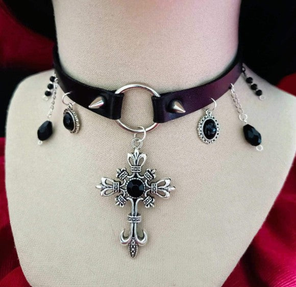 CABOCHON GROSSES KREUZ・COLLIER