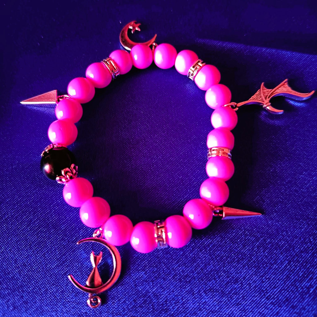 Pinkfarbener Ball mit Anhängern ・ARMREIF