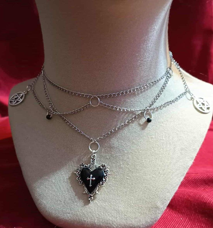 SCHWARZE HERZ-HALSKEITE ・ CHOKER