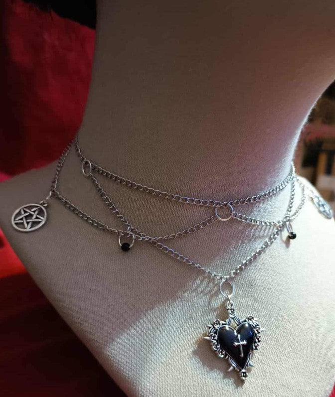 SCHWARZE HERZ-HALSKEITE ・ CHOKER