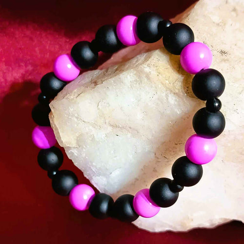 Schwarz-rosa Schmuckstück ・ARMBAND
