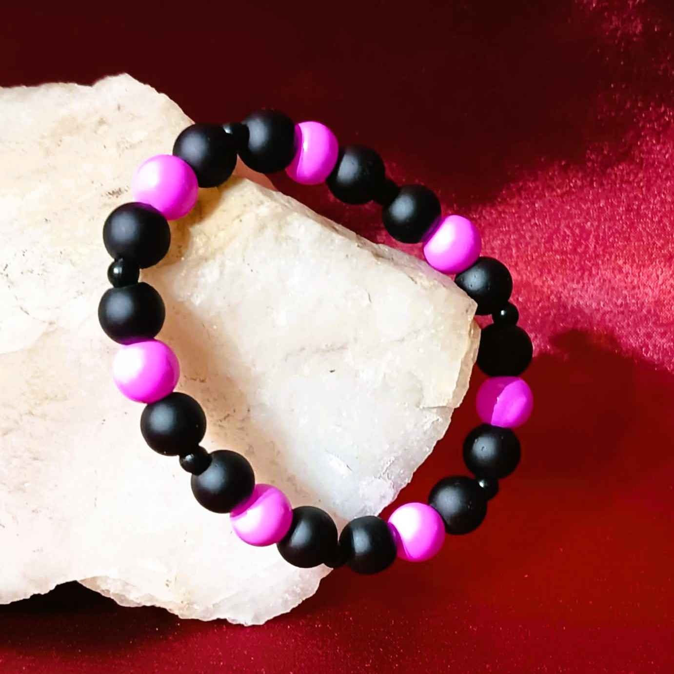 Schwarz-rosa Schmuckstück ・ARMBAND