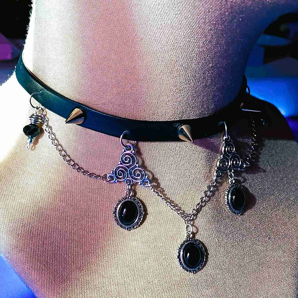SCHWARZE DÄMMERUNG ・ CHOKER