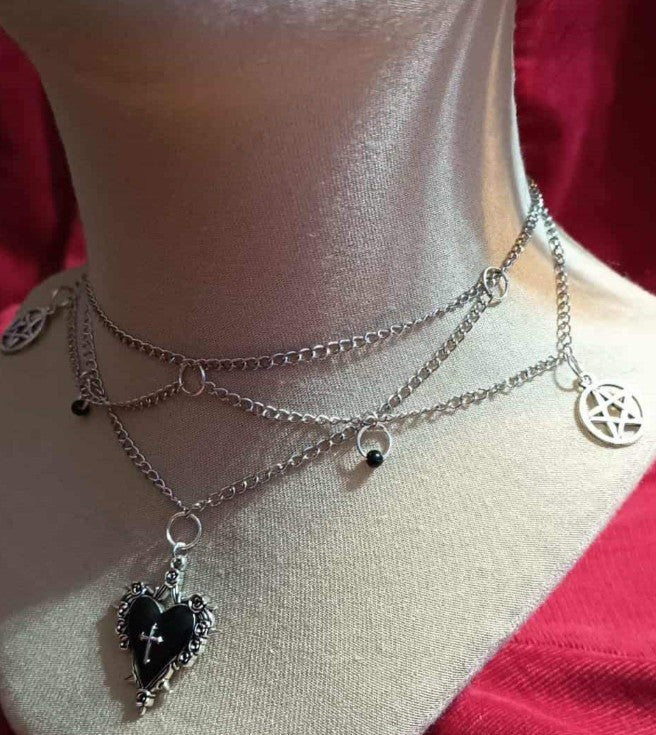 SCHWARZE HERZ-HALSKEITE ・ CHOKER