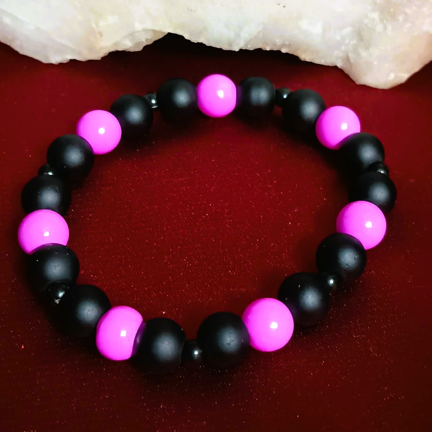 Schwarz-rosa Schmuckstück ・ARMBAND