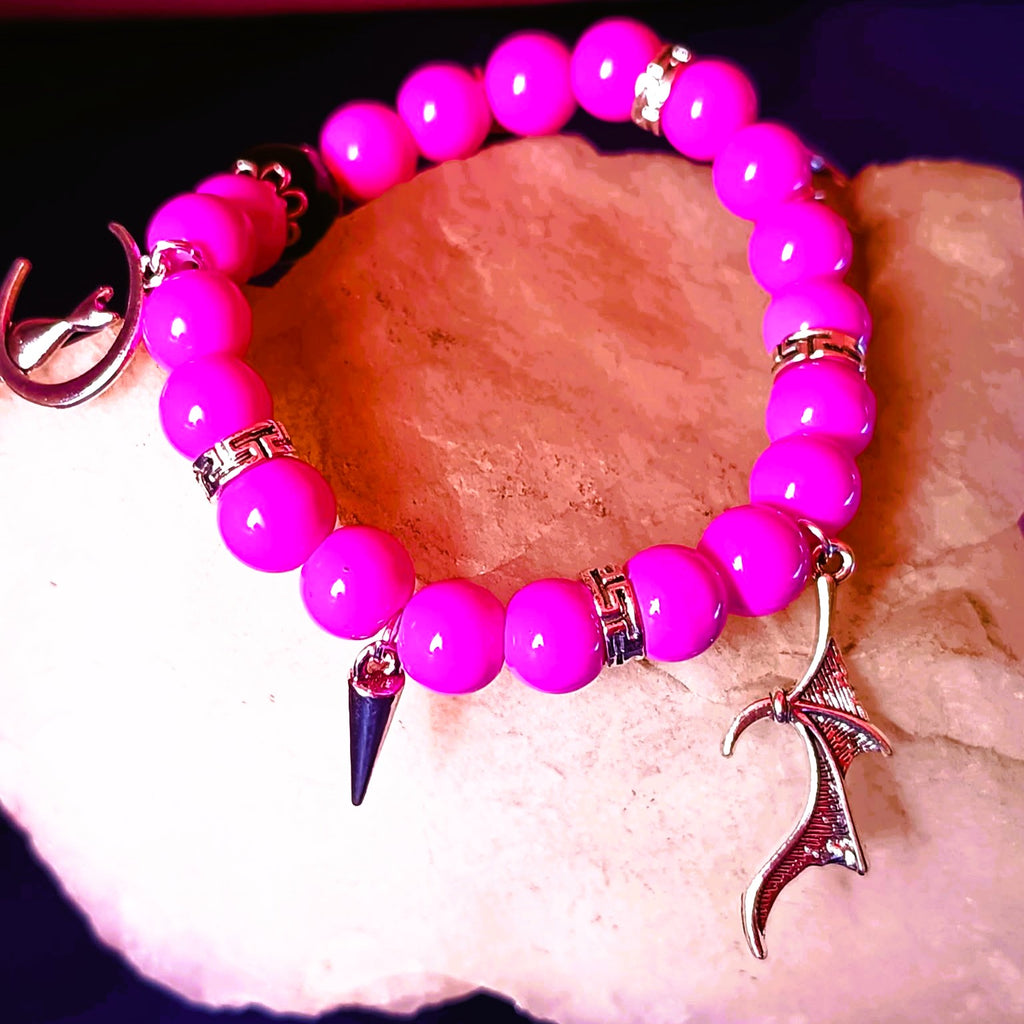 Pinkfarbener Ball mit Anhängern ・ARMREIF