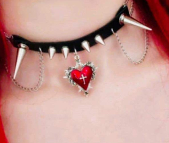 ROTES HERZ WÜRZIG..・CHOKER