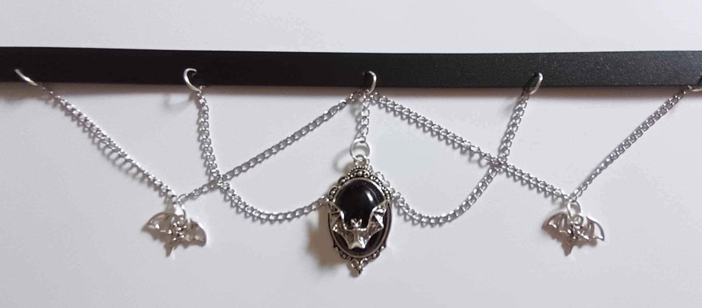 FLEDERMAUS IN KETTEN ・ WÜRGEHALSBAND