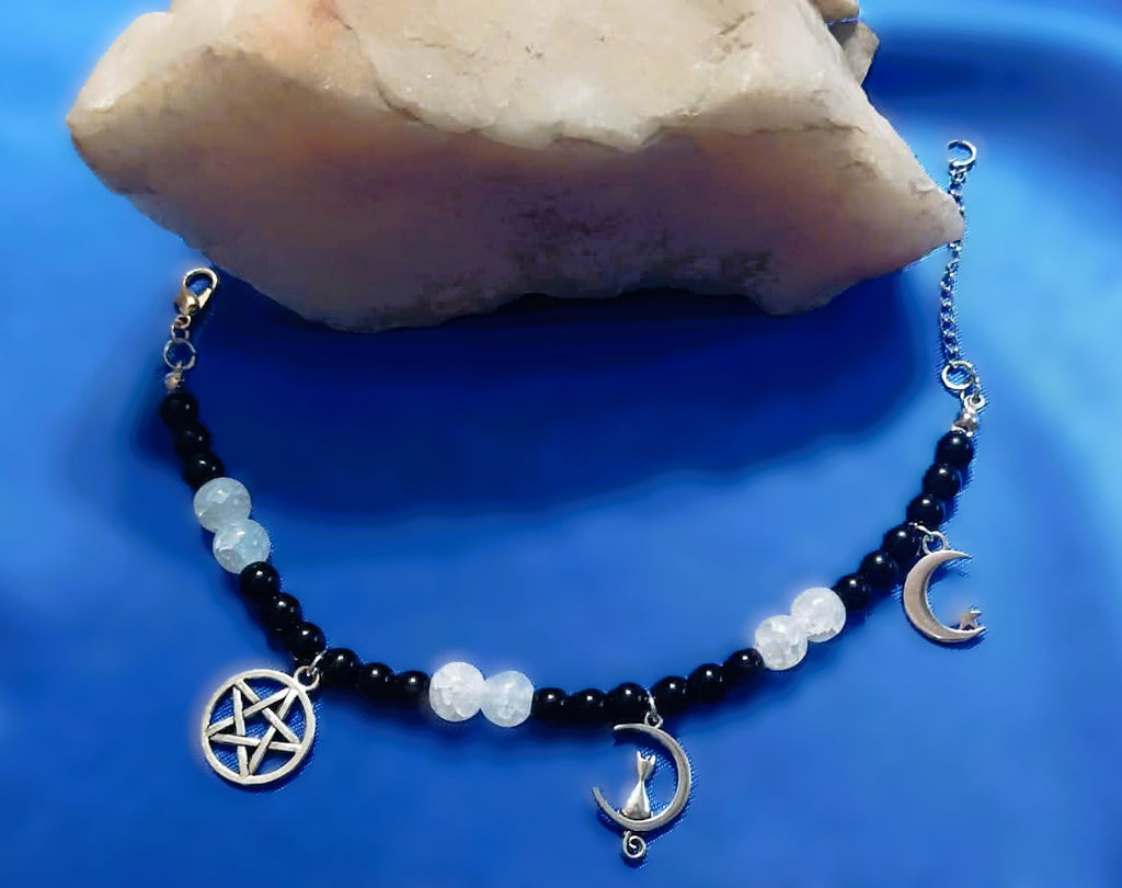 Schwarze Perlen mit Anhängern ・ ARMBAND