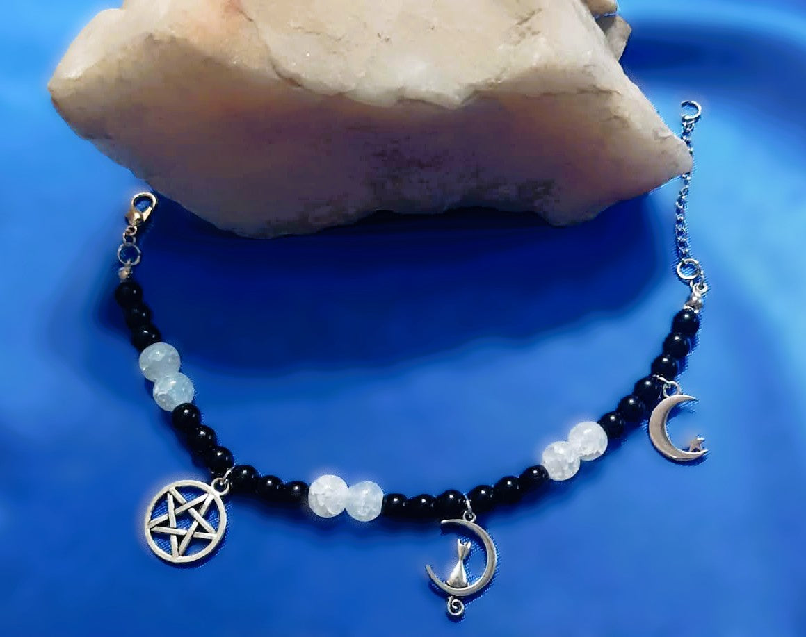 Schwarze Perlen mit Anhängern ・ ARMBAND