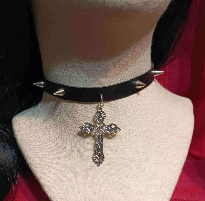GROSSES SILBERNES KREUZ・CHOKER
