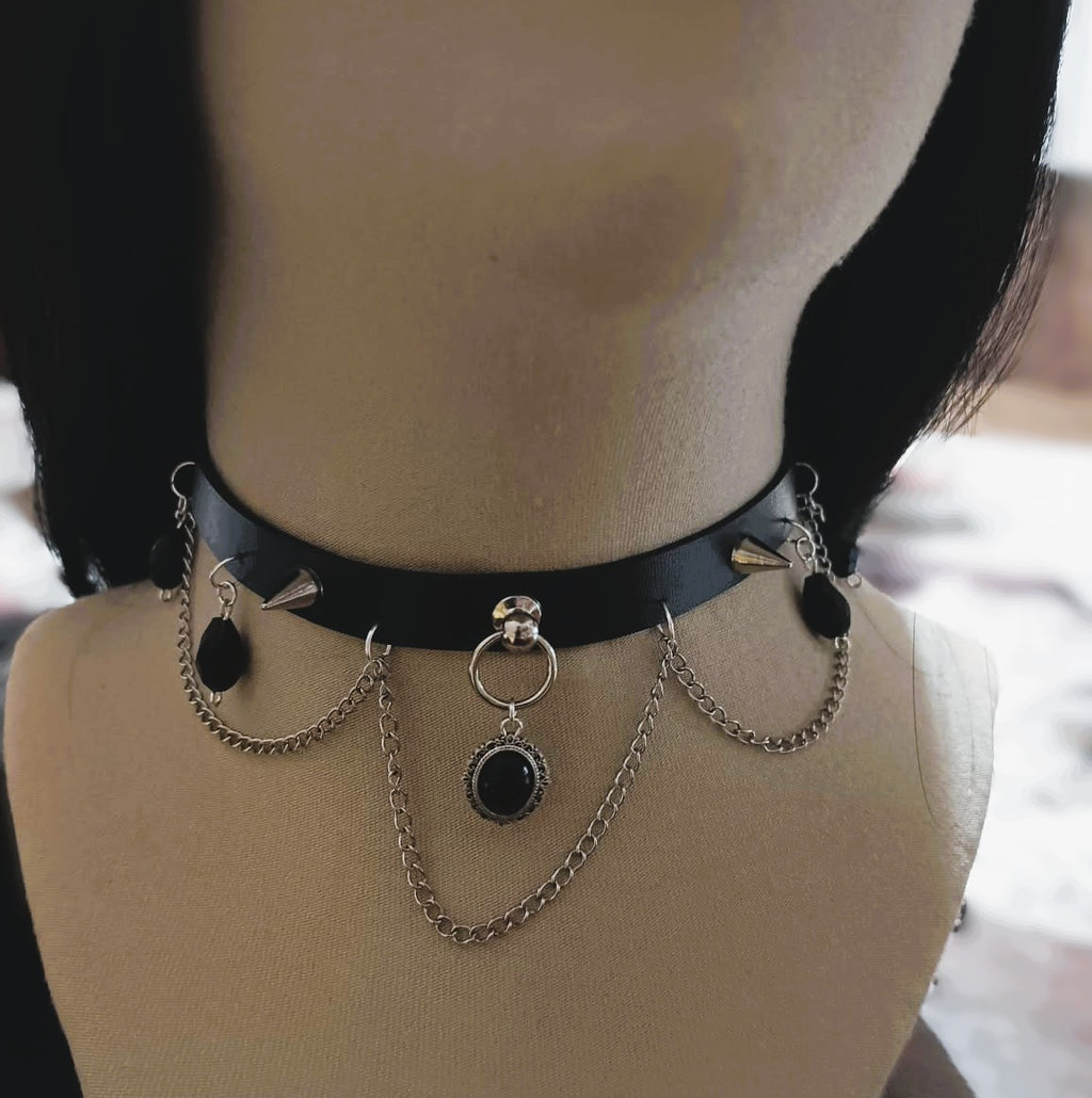 Land of Mystery Gothic Halsband